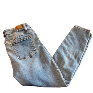 Judy Blue Light Wash preloved Skinny Jeans measurements and details in pictures